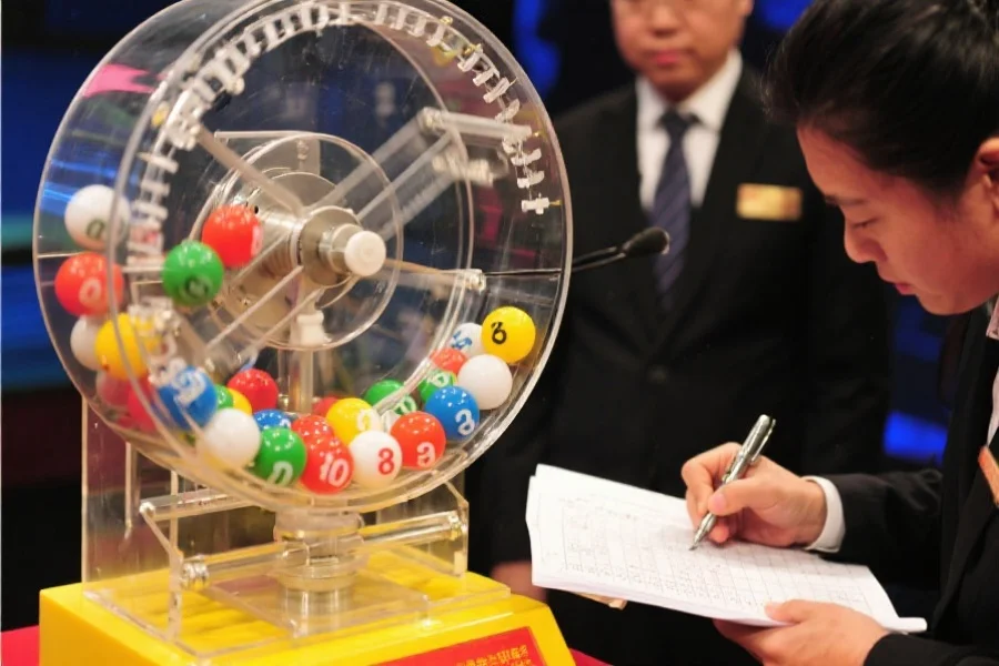 透明摇奖机与公证监督